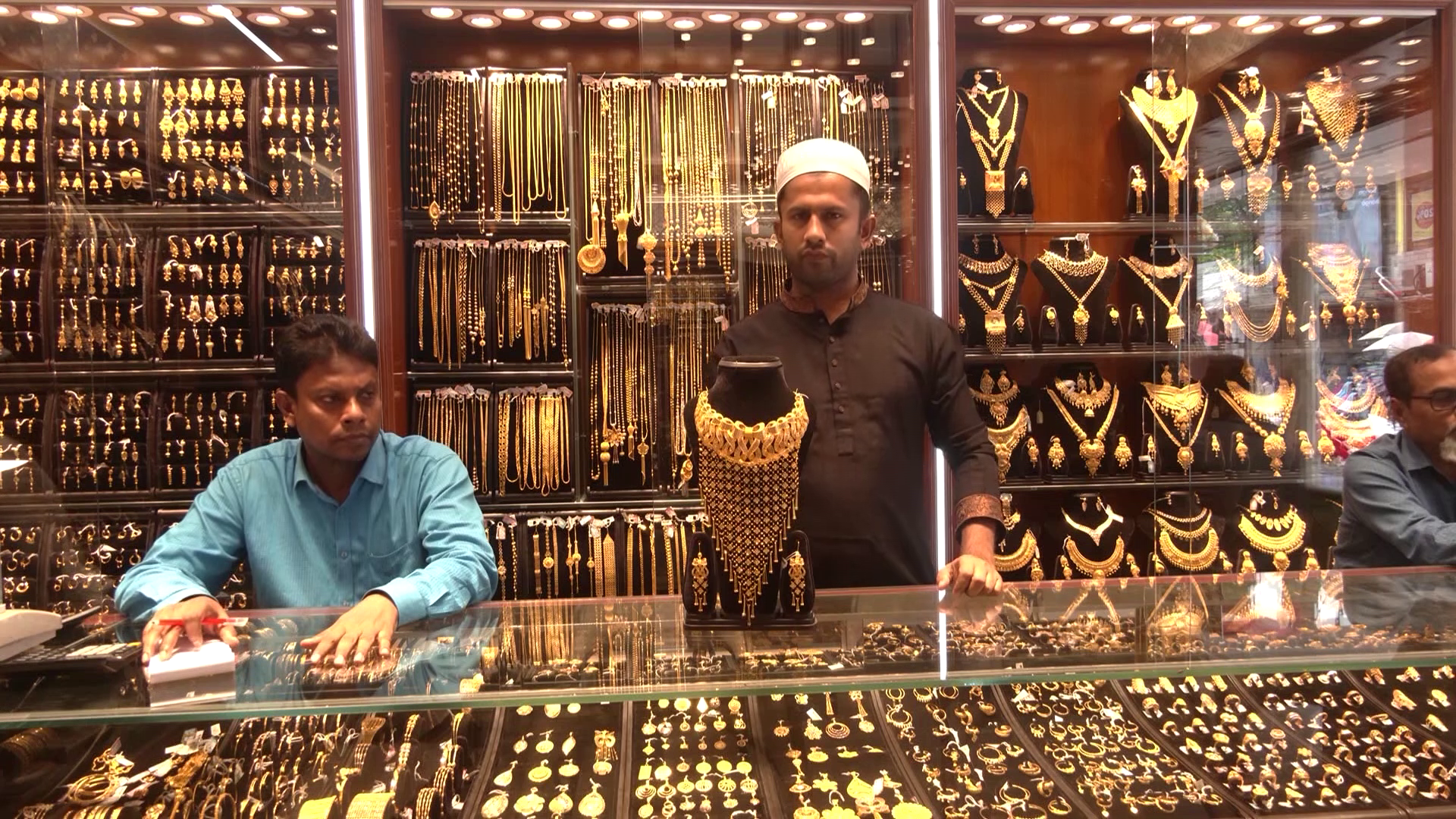 স্বর্ণের দাম আবারও বাড়ল দেশে, ভরিতে বেড়েছে ১ হাজার ৬৮০ টাকা