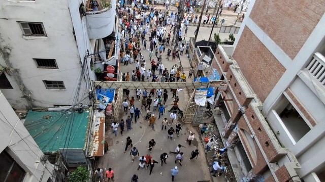 সিএমএম আদালত প্রাঙ্গণে ঢুকে হামলা-ভাঙচুর