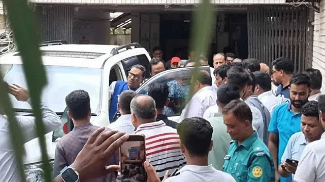 হঠাৎ মন্ত্রী-প্রতিমন্ত্রীদের নিয়ে রুদ্ধদ্বার বৈঠকে সেতুমন্ত্রী