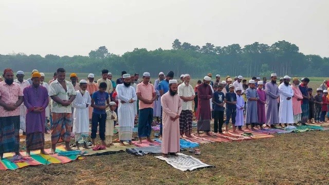 তীব্র গরমে বৃষ্টির আশায় ‘ইস্তিসকার’ নামাজ আদায়!