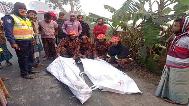 গোপালগঞ্জে পাথর বোঝাই ট্রাক উল্টে গিয়ে চালকসহ নিহত ২