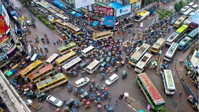 সড়কে চলছে শতভাগ গণপরিবহন 