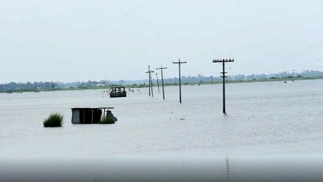 পাবনায় বাড়তে শুরু করেছে বিভিন্ন নদ নদীর পানি