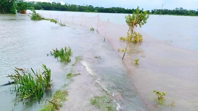 ঘূর্ণিঝড় ইয়াসের প্রভাবে বাগেরহাট উপকূল এলাকায় পানি বৃদ্ধি