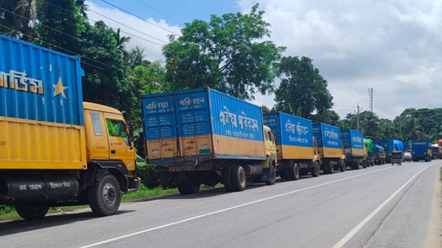 দৌলতদিয়া ফেরিঘাটে তীব্র যানজট