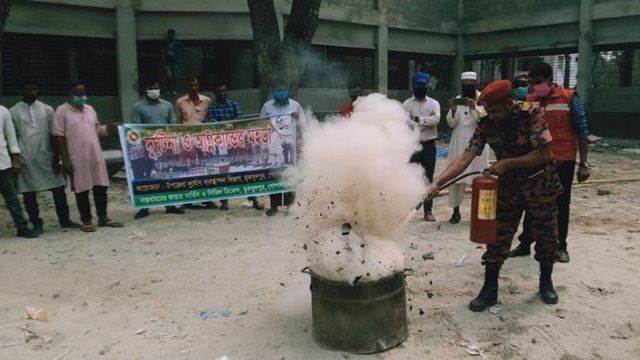 মুকসুদপুরে দুর্ঘটনা ও অগ্নিকাণ্ড মোকাবেলায় মহড়া অনুষ্ঠিত