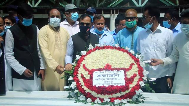 বঙ্গবন্ধুর সমাধিতে পানি সম্পদ প্রতিমন্ত্রীর শ্রদ্ধা