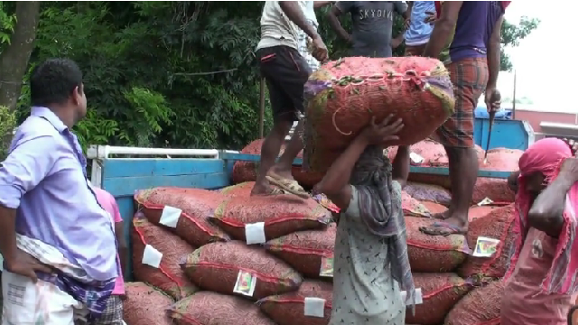 হিলি স্থলবন্দর দিয়ে কাঁচা মরিচ আমদানি শুরু