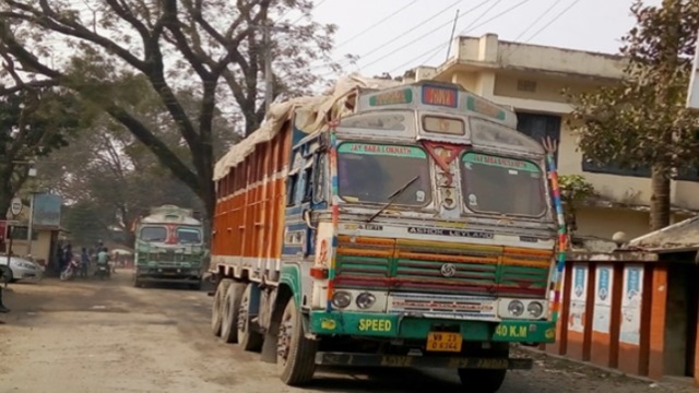 হিলি স্থলবন্দরে আমদানি-রপ্তানি শুরু