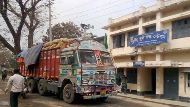 হিলি স্থলবন্দরে আমদানি-রপ্তানি শুরু