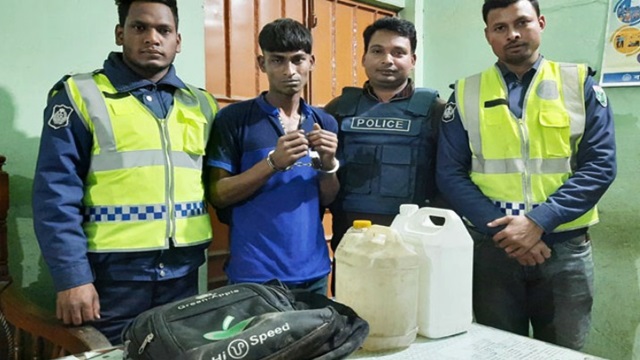 শায়েস্তাগঞ্জে চোলাই মদসহ যুবক গ্রেপ্তার