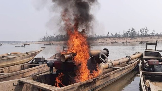 সিলেটের জাফলংয়ে ১২ শ্যালো মেশিন ধ্বংস