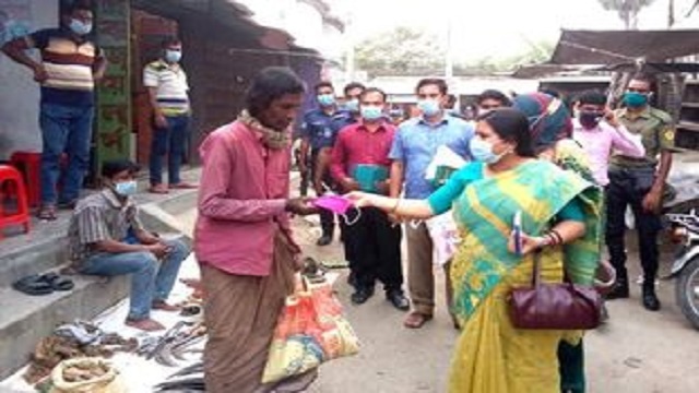 হরিণাকুণ্ডুতে বিভিন্ন অপরাধে জরিমানা করলেন ইউএনও ও সহকারী কমিশনার (ভূমি)