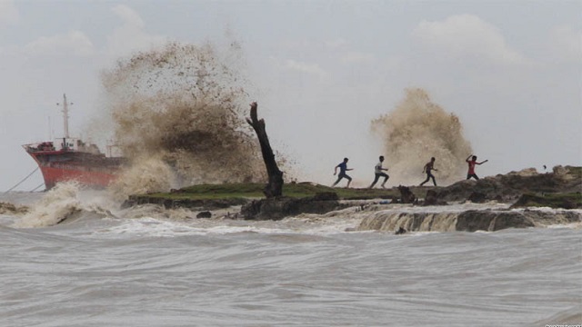 সাগরে গভীর নিম্নচাপ, ৩ নম্বর সতর্কতা সংকেত বহাল