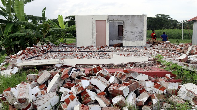 পছন্দ না হওয়ায় ভেঙ্গে ফেললো মুজিববর্ষের ঘর