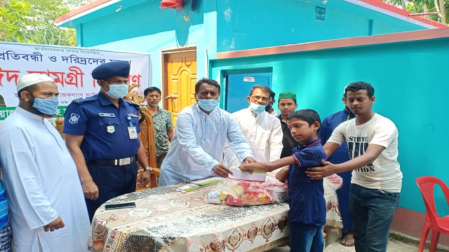 কোটালীপাড়ায় ৫শতাধিক প্রতিবন্ধী ও দরিদ্র পেলো ঈদসামগ্রী