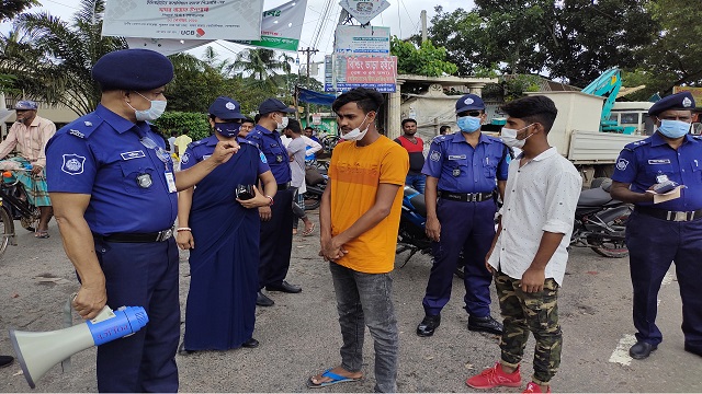 কোটালীপাড়ায় ট্র্রাফিক সপ্তাহ উপলক্ষে পুলিশের অভিযান