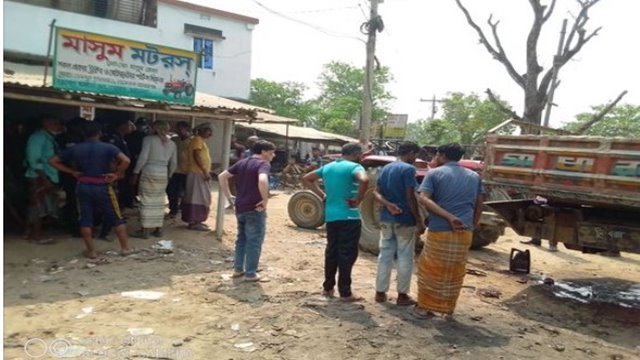 গ্যারেজে টলি মেরামত করতে গিয়ে চালক নিহত