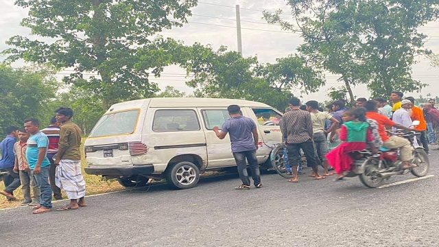 সৈয়দপুরে মাইক্রোবাসের ধাক্কায় নিহত ১, শিশুসহ আহত ৪