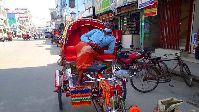 সৈয়দপুরে প্রচণ্ড গরমে অতিষ্ঠ জনজীবন