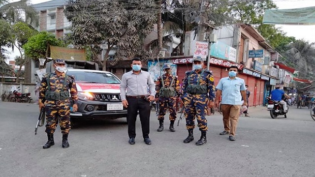 সাতক্ষীরায় লকডাউনের তৃতীয় দিনে প্রশাসনের তৎপরতা বৃদ্ধি, চলছে মোড়ে মোড়ে তল্লাশী, অবৈধপথে ভারত থেকে আসার সময় পদ্মশাখরা সীমান্ত থেকে তিন বাংলাদেশী আটক, করোনায় উপসর্গ নিয়ে দুই জনের মৃত্যু।