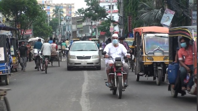 সাতক্ষীরায় করোনা আক্রান্ত ও উপসর্গ নিয়ে ৪ জনের মৃত্যু, চলছে ঢিলেঢালা লকডাউন।