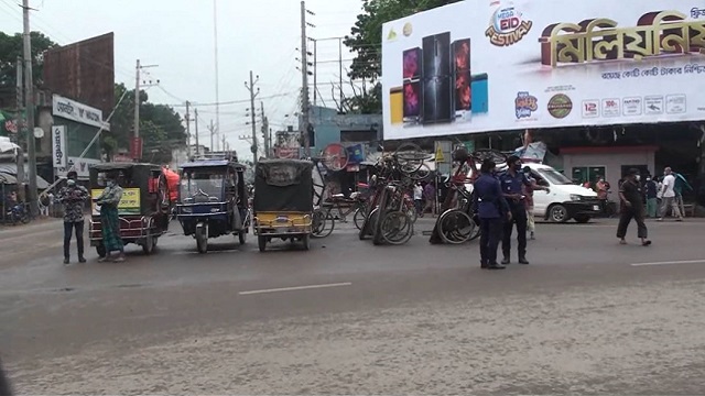 সাতক্ষীরায় চলমান লকডাউনের মধ্যেও মৃত্যুর মিছিল ভারী উঠেছে, করোনা আক্রান্ত ও উপসর্গ নিয়ে ৯ জনের মৃত্যু, স্বাস্থ্যবিধি মানার কোন বালাই নেই সাধারণ মানুষের মাঝে, ২৫০ শয্যা মেডিকেল কলেজ হাসপাতালকে করোনা ডেডিকেটেড হাসপাতাল ঘোষণা।