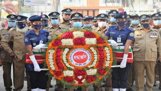 ভোলায় বঙ্গবন্ধুর জন্মদিন ও জাতীয় শিশু দিবসে পুলিশের শ্রদ্ধা নিবেদন