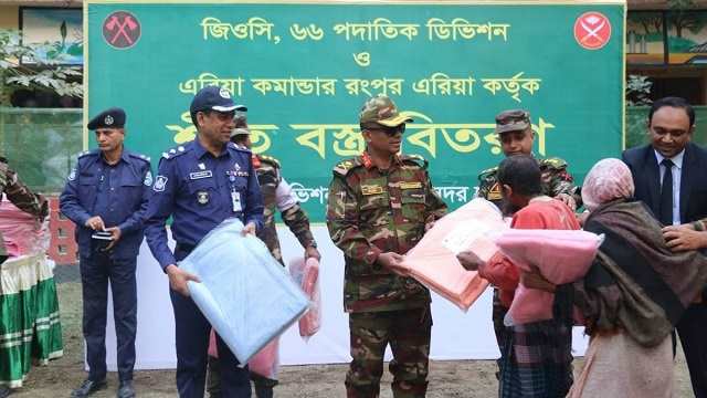 বিনামূল্যে চিকিৎসা প্রদান ও শীতবস্ত্র বিতরণ : বাংলাদেশ সেনাবাহিনী