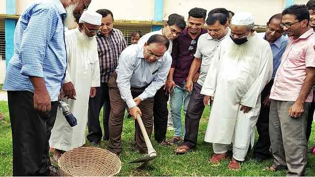 কাজি আজহার আলি কলেজে শহীদ মিনারের ভিত্তি প্রস্তর স্থাপন