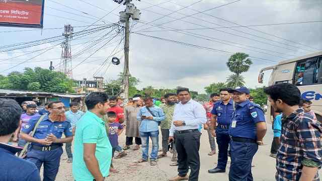 ফকিরহাটে ভ্রাম্যমাণ আদালতের জরিমানা ও উচ্ছেদ অভিযান