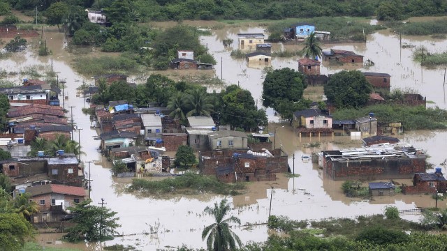 ভারী বর্ষণে ব্রাজিলে মৃতের সংখ্যা বেড়ে ১০০