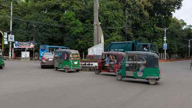 চট্টগ্রামে ডিজেলচালিত গণপরিবহন বন্ধ