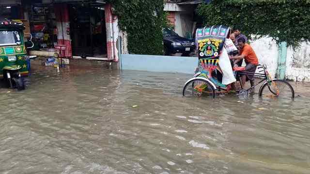 শ্রাবণের বৃষ্টিতে চট্টগ্রামে মহানগরীর বিভিন্নস্থানে জলাবদ্ধতা