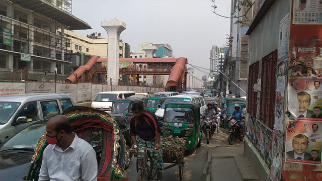 স্বাস্থ্যবিধির বালাই নেই, সড়কে চলছে স্বেচ্ছাচারিতা