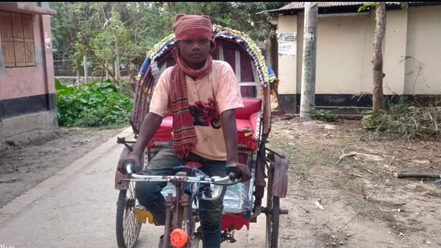১১ বছরের দিপুনের কাঁধে সংসারের দায়িত্ব