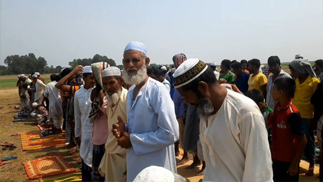 কুষ্টিয়ায় অনাবৃষ্টি কারণে ফসলের মাঠে এস্তেস্কার নামাজ আদায়