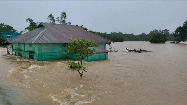 বন্যায় মৃতের সংখ্যা বেড়ে ৮৬, রোগে ভুগছেন ৭৭৩১