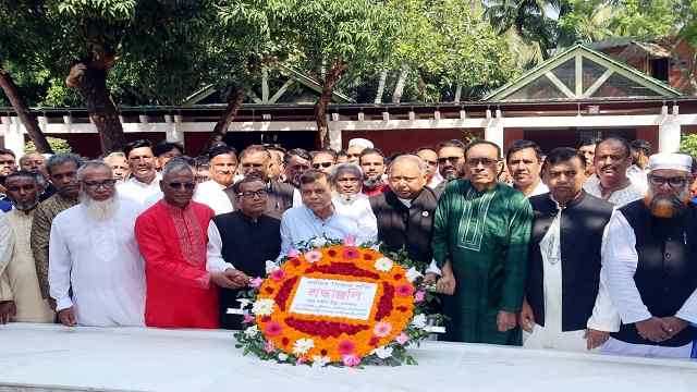 জাতির পিতার সমাধি সৌধে প্রধানমন্ত্রীর শেখ হাসিনার প্রতিনিধি মোঃ শহীদ উল্লা খন্দকারের শ্রদ্ধা নিবেদন