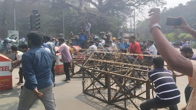 স্বরাষ্ট্র মন্ত্রণালয় ঘেরাও কর্মসূচিতে পুলিশের বাধা