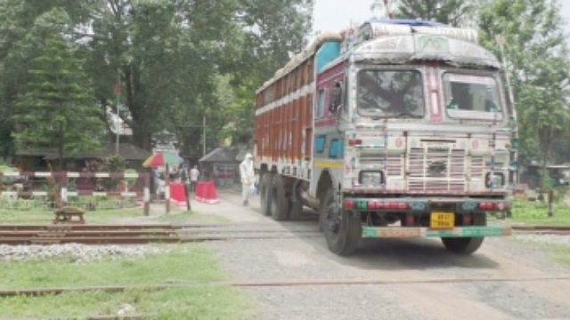 অনির্দিষ্টকালের জন্য পণ্য রপ্তানি বন্ধের ঘোষণা ভারতীয় ব্যবসায়ীদের