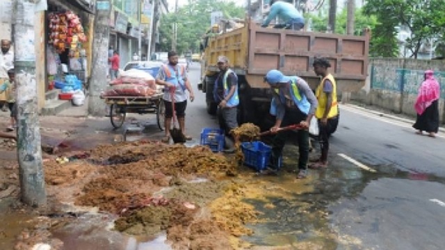 ডিএসসিসির ৩৩ ওয়ার্ডের বর্জ্য অপসারণ