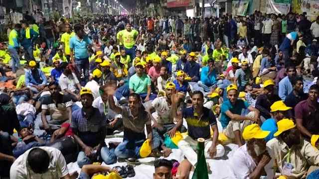 রাতেই খুলনার সমাবেশস্থলে বিএনপির নেতা-কর্মীরা