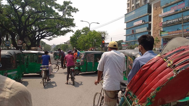 ঢিলেঢালা লকডাউন চলছে দেশে