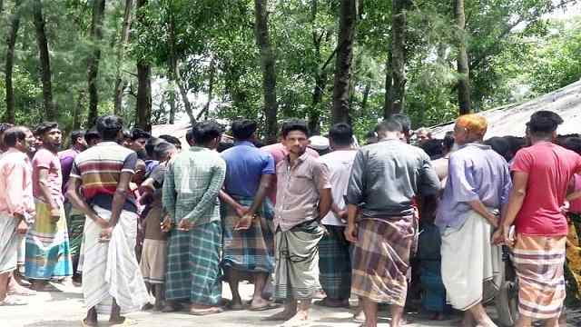 আলতাফের অত্যাচারে অতিষ্ঠ রামগতির ছিন্নমূল নদী ভাংগা মানুষ