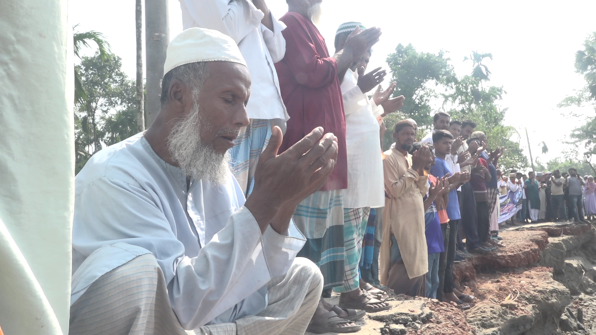 কমলনগরে মেঘনার ভাঙ্গন রোধে বিশেষ দোয়া ও মোনাজাত