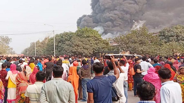 মোংলা ইপিজেডে ভয়াবহ আগুন