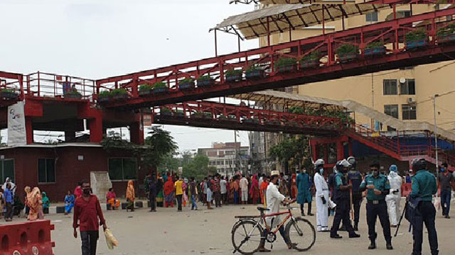 মিরপুরে পোশাক শ্রমিকদের সড়ক অবরোধ