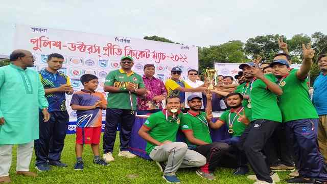 নীলফামারীতে প্রীতি ক্রিকেট ম্যাচে বিজয়ী জেলা স্বাস্থ্য বিভাগ