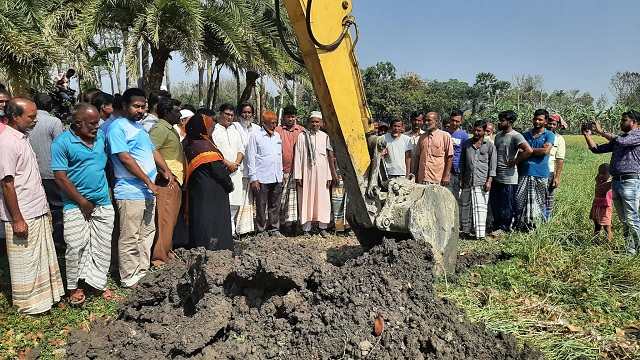 পাবনার চাটমোহরের খৈরাশ গ্রামের ক্যানেল দখলমুক্ত; খননকাজ শুরু